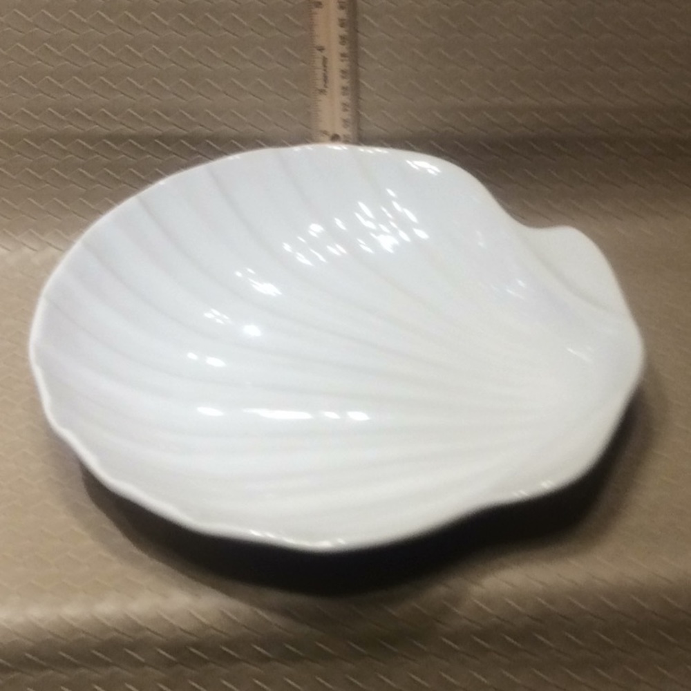 Large White Shell Bowl Made in Portugal. - Picture 5 of 8